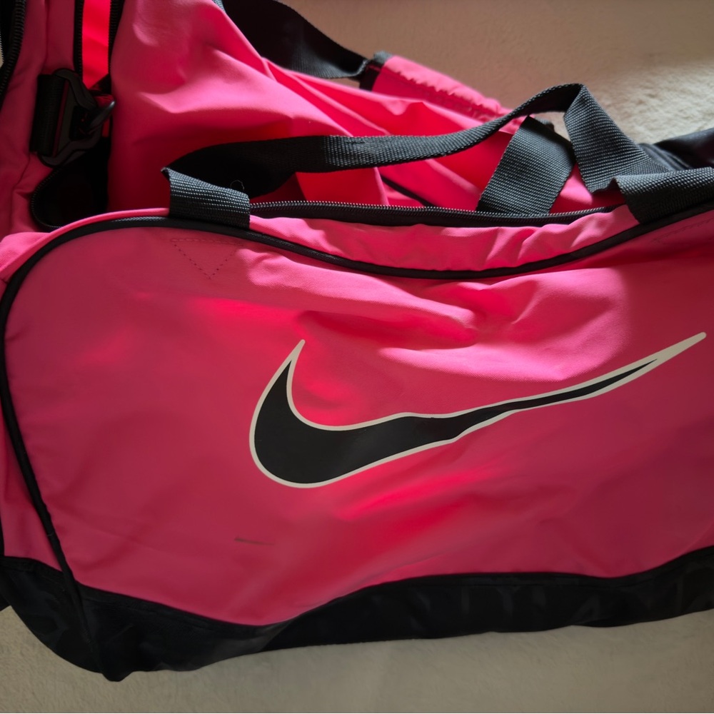 Nike Women's Travel Bag in Pink and Black